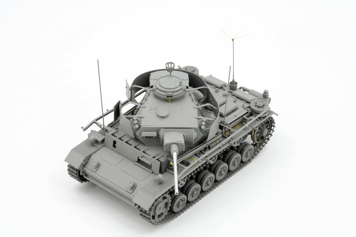 Border Model BT-048 Pz.Bef.Wg.III Ausf.K 2in1 avec Schürzen 1/35 – image 15