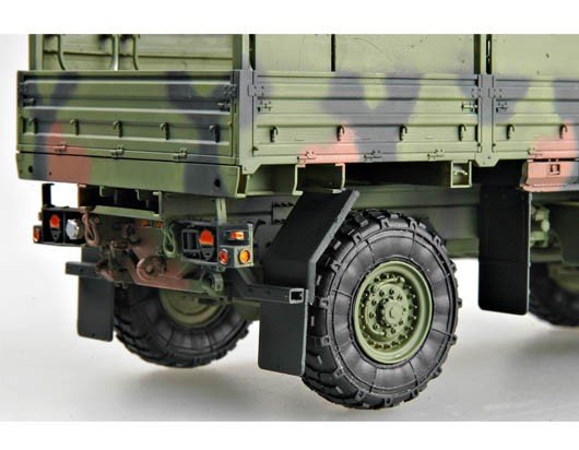 Trumpeter 01004 M1078 Véhicule tactique léger-moyen (LMTV) Camion cargo standard (1/35) – image 6