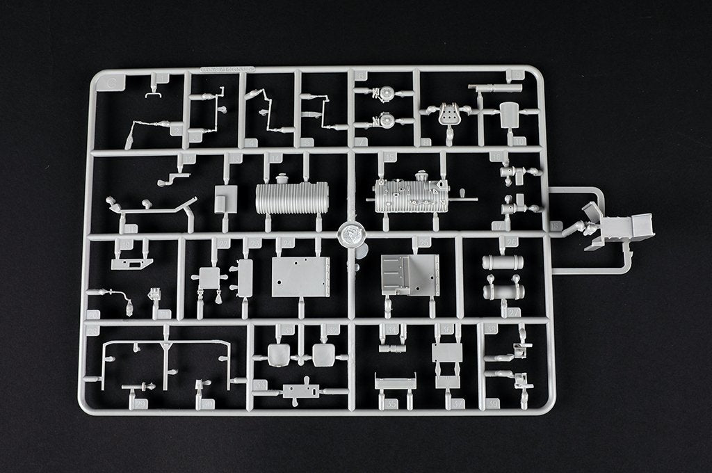 Trumpeter 09605 Véhicule de lancement russe 9P149 avec système de missile antichar 9K114 Shturm-S 1/35 – immagine 13