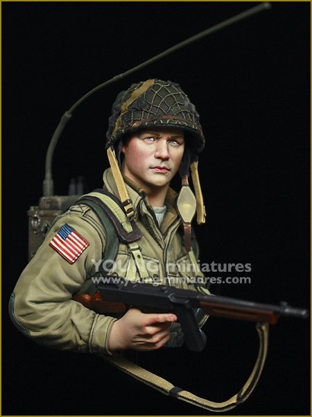 Young Miniatures YM1885 Opérateur radio aéroporté américain CARENTAN 1944 1/10 – image 6