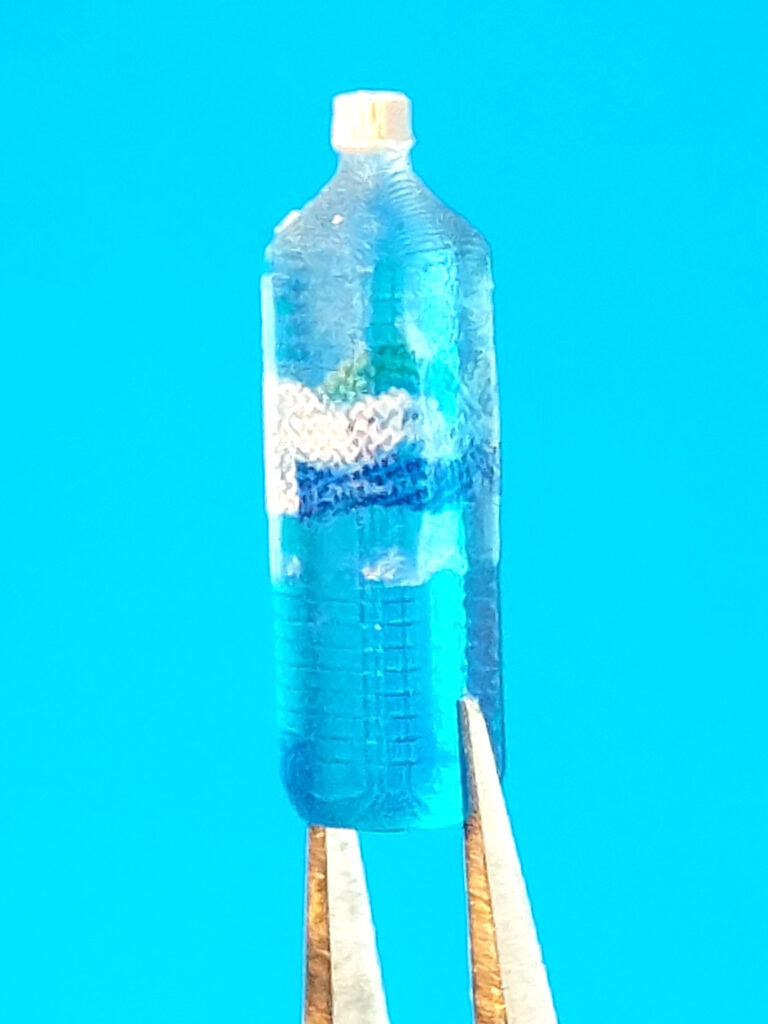 Point of no Return 3524050 Plastic Bottle (type I, Blue and Clear) 1/35 – image 12