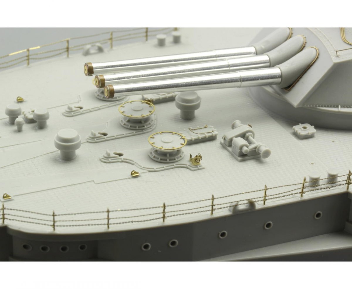 Eduard 53112 USS Arizona partie 6 - superstructure TRUMPETER 1/200 – image 4