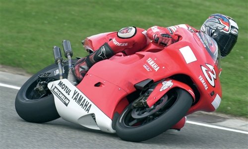 Italeri 4502 YAMAHA YZR500 2001 1/6 – immagine 2