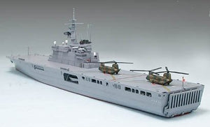 Tamiya 31003 Force de défense japonaise LST-4001 Ohsumi 1/700 – image 2