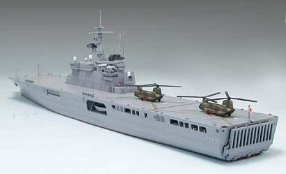 Tamiya 31003 Force de défense japonaise LST-4001 Ohsumi 1/700 – image 2