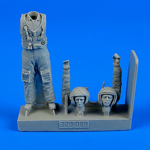 Aerobonus 320089 Pilote soviétique avec gilet de sauvetage - période de la guerre froide 1/32