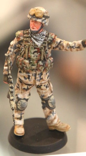 ToRo Modèle 35F102 PKW Afghanistan - Un membre d&amp;#39;équipage Rosomak / Armée polonaise en Afghanistan - Figurine avec décalcomanies à l&amp;#39;échelle 1/35 – Bild 3