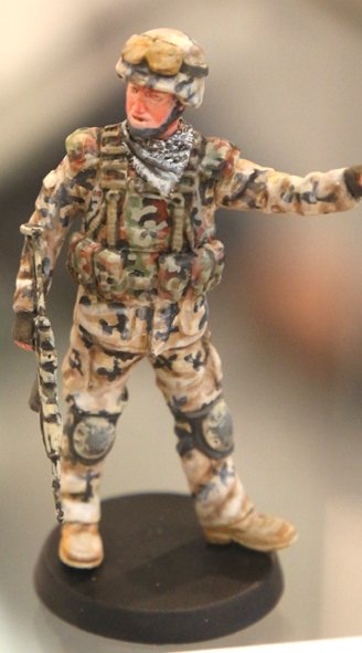 ToRo Modèle 35F102 PKW Afghanistan - Un membre d&amp;#39;équipage Rosomak / Armée polonaise en Afghanistan - Figurine avec décalcomanies à l&amp;#39;échelle 1/35 – Bild 3