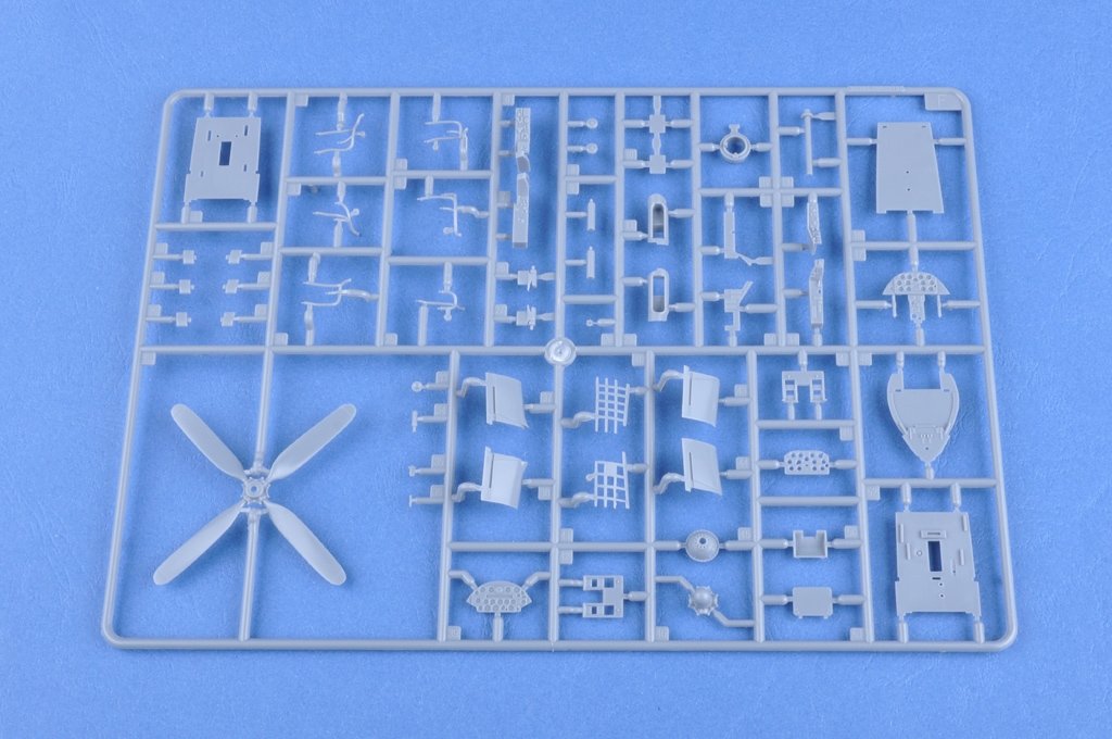 Hobby Boss 80392 F4U-7 Corsair 1/48 – Bild 9