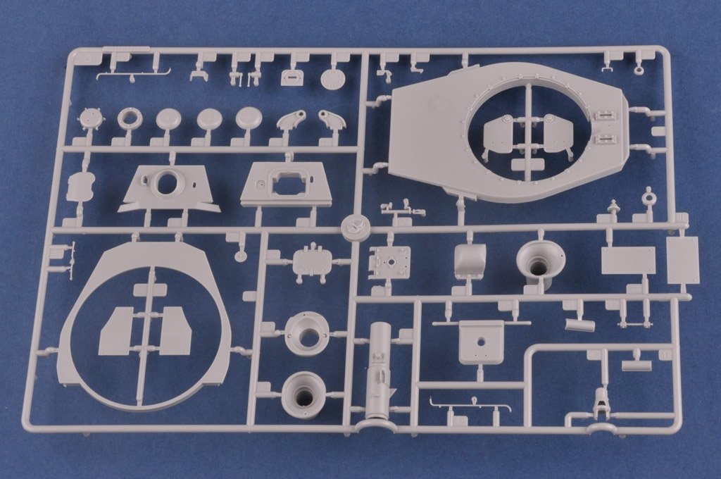 Hobby Boss 84533 Pz.Kpfw.VI Sd.Kfz.182 Tiger II (Production Henschel juillet 1945) (1/35) – imagen 7