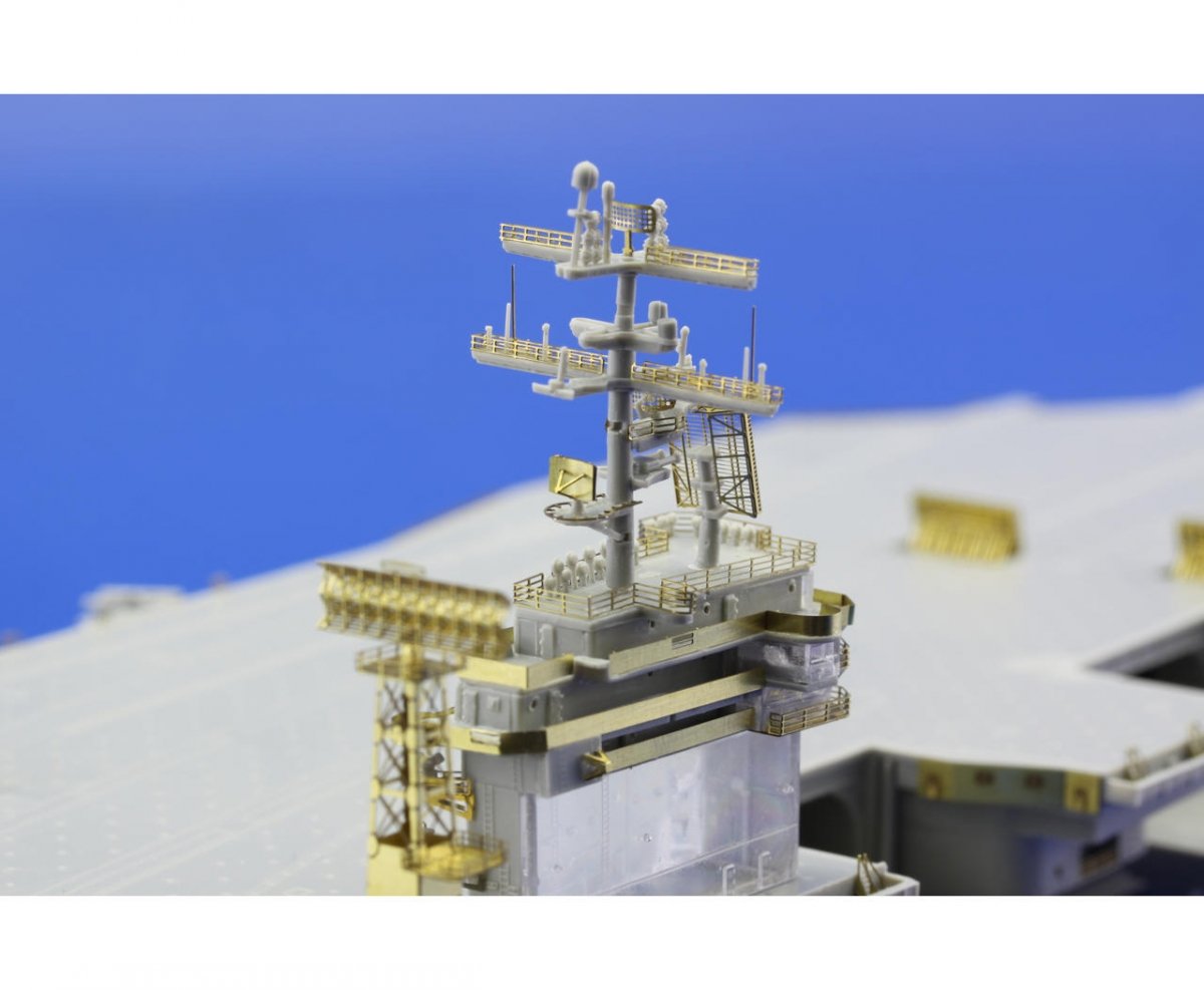 Eduard 17029 USS Nimitz CVN-68 TRUMPETER 1/700 – image 6
