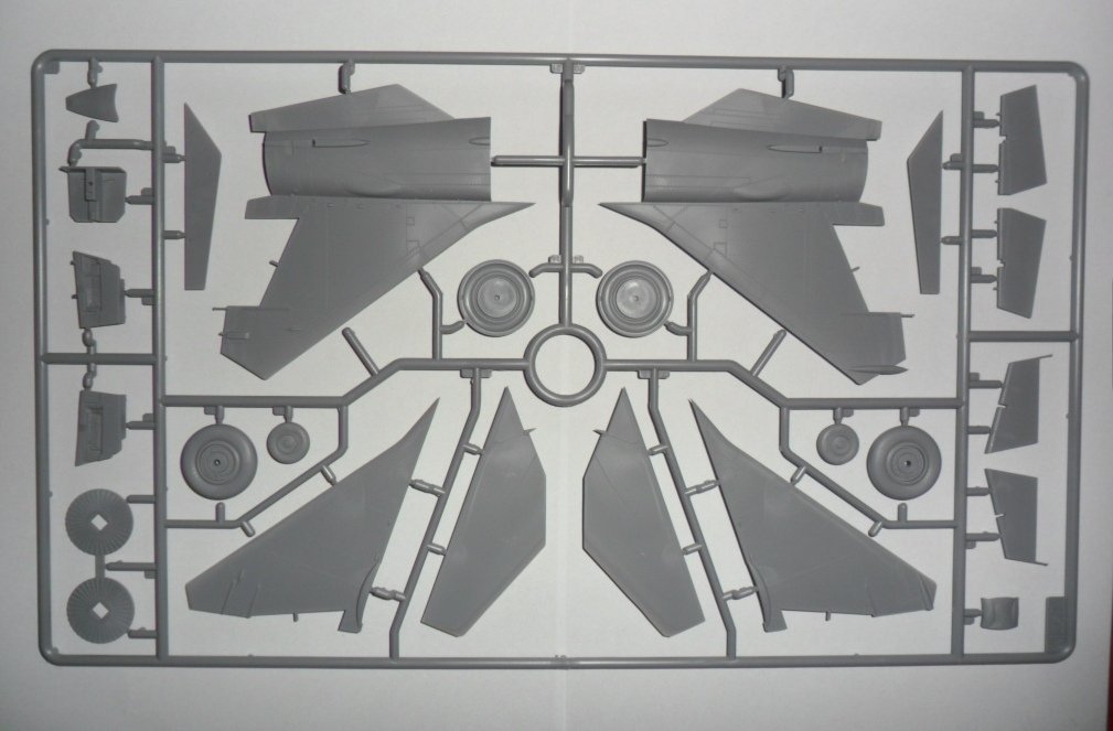 ICM 48903 MiG-25 PD, chasseur intercepteur soviétique (1/48) – image 3
