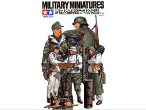 Tamiya 35212 Soldats allemands lors d&amp;#39;une réunion d&amp;#39;information sur le terrain (1/35)