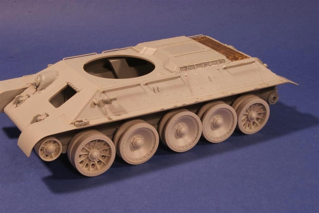 Panzer Art RE35-169 T-34 avec roues de route « Panther » capturées (183 et 174 Zavod) 1/35  – immagine 3