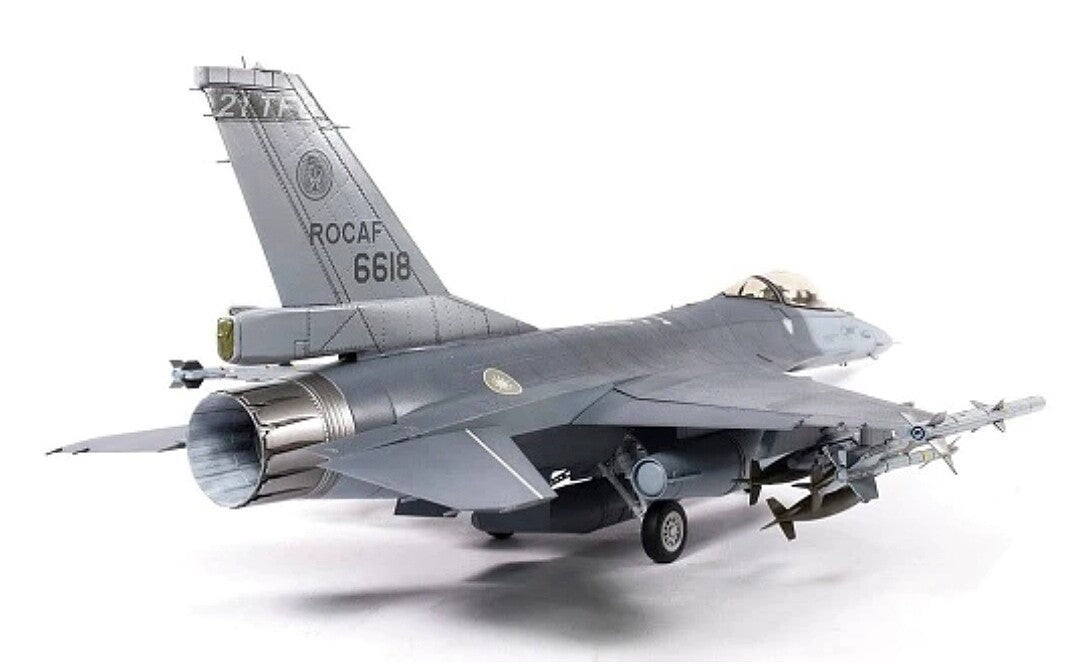 AFV Club 32S03 ROCAF Block 20 Fighting Falcon F-16AM Viper 1/32 – immagine 2