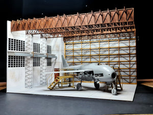Daw Werk DWA032 Der Hangar - diorama atelier avion 1/32  – Bild 3