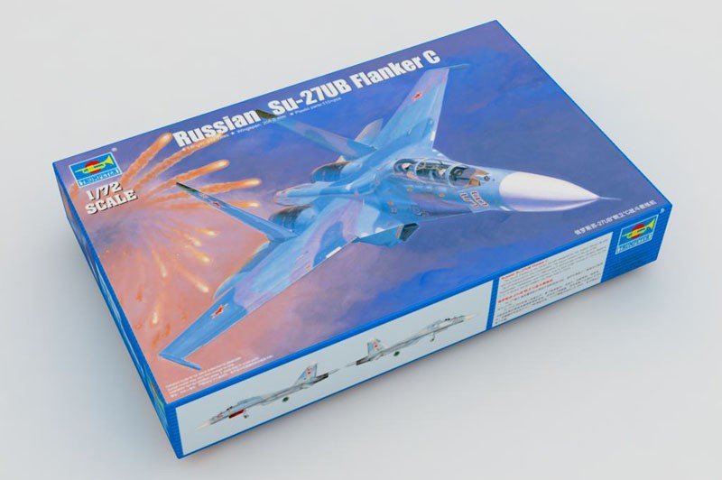 Trumpeter 01645 Chasseur russe Su-27UB Flanker C (1/72) – image 2