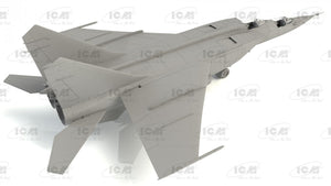 ICM 72176 MiG-25 RU, Avion d&amp;#39;entraînement soviétique 1/72 – immagine 2