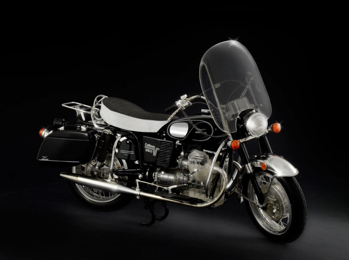 Italeri 4513 MOTO GUZZI V850 Californie 1/6