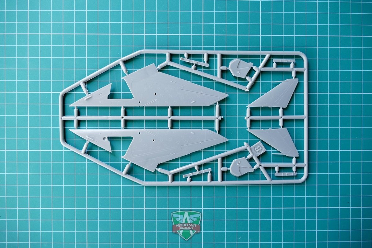 Maquette Modelsvit 72019 S-32MK Bombardier soviétique 1/72  – imagen 4