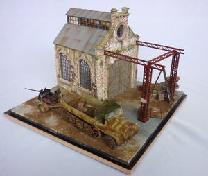 RT-Diorama 35292 Socle de diorama : « Hangar ferroviaire » 1/35 – immagine 2