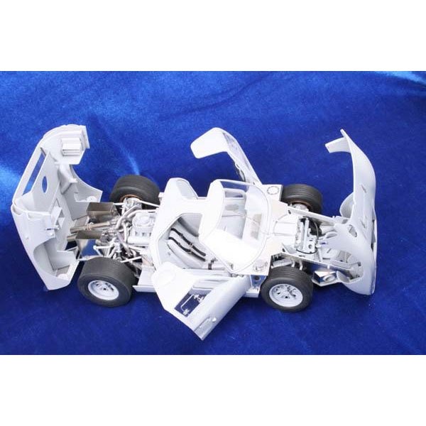 KA Models KS-00007 GT40 SUPER DETAIL-UP DELUXE PACK pour Trumpeter 1/12 – image 11