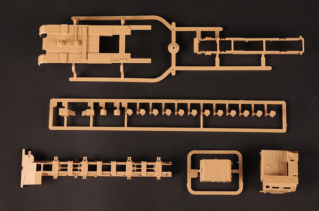 Hobby Boss 82940 Lance-roquettes multiple russe 9A52-2 Smerch-M de RSZO 9k58 1/72 – immagine 12