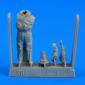 Aerobonus 480120 Pilote soviétique - période de la guerre froide 1/48