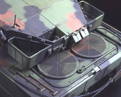 Tamiya 56020 Maquette radiocommandée du char de combat principal Leopard 2 A6, kit complet 1/16 – immagine 9