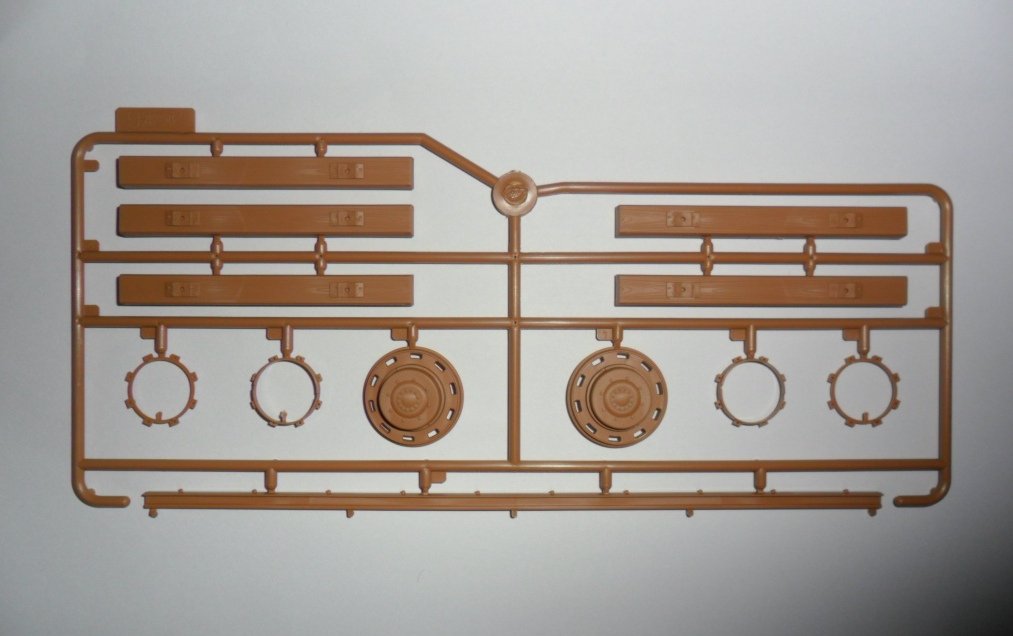 ICM 35376 Panzerspahwagen P 204 (f) Railway, véhicule blindé allemand de la Seconde Guerre mondiale (1/35) – Bild 5