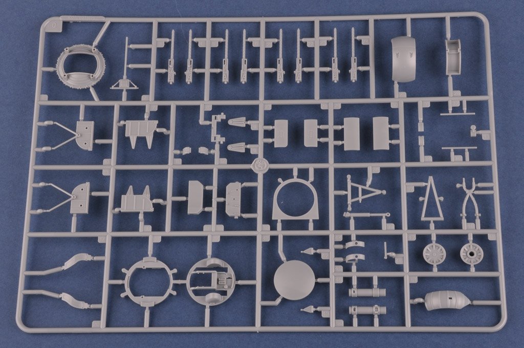Hobby Boss 83211 B-24J Liberator 1/32 – image 15