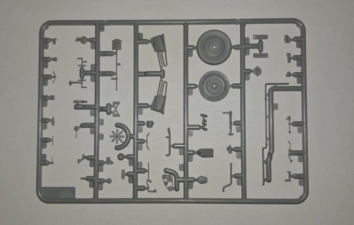 ICM 35581 le.gl.Einheits-Pkw Kfz.1, voiture de personnel légère allemande de la Seconde Guerre mondiale 1/35 – image 3
