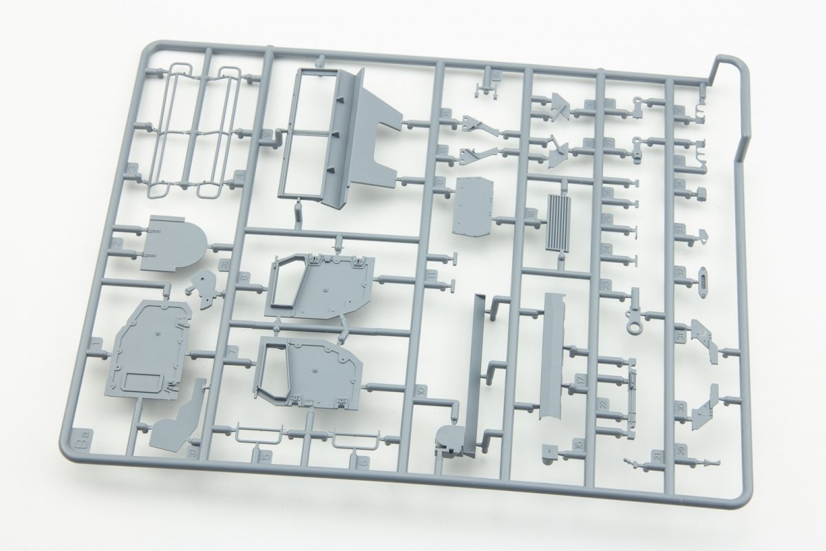 RPG Modèle 35021 KAMAZ K-4386 Typhoon-VDV Véhicule blindé protégé contre les mines Type initial 1/35  – immagine 9