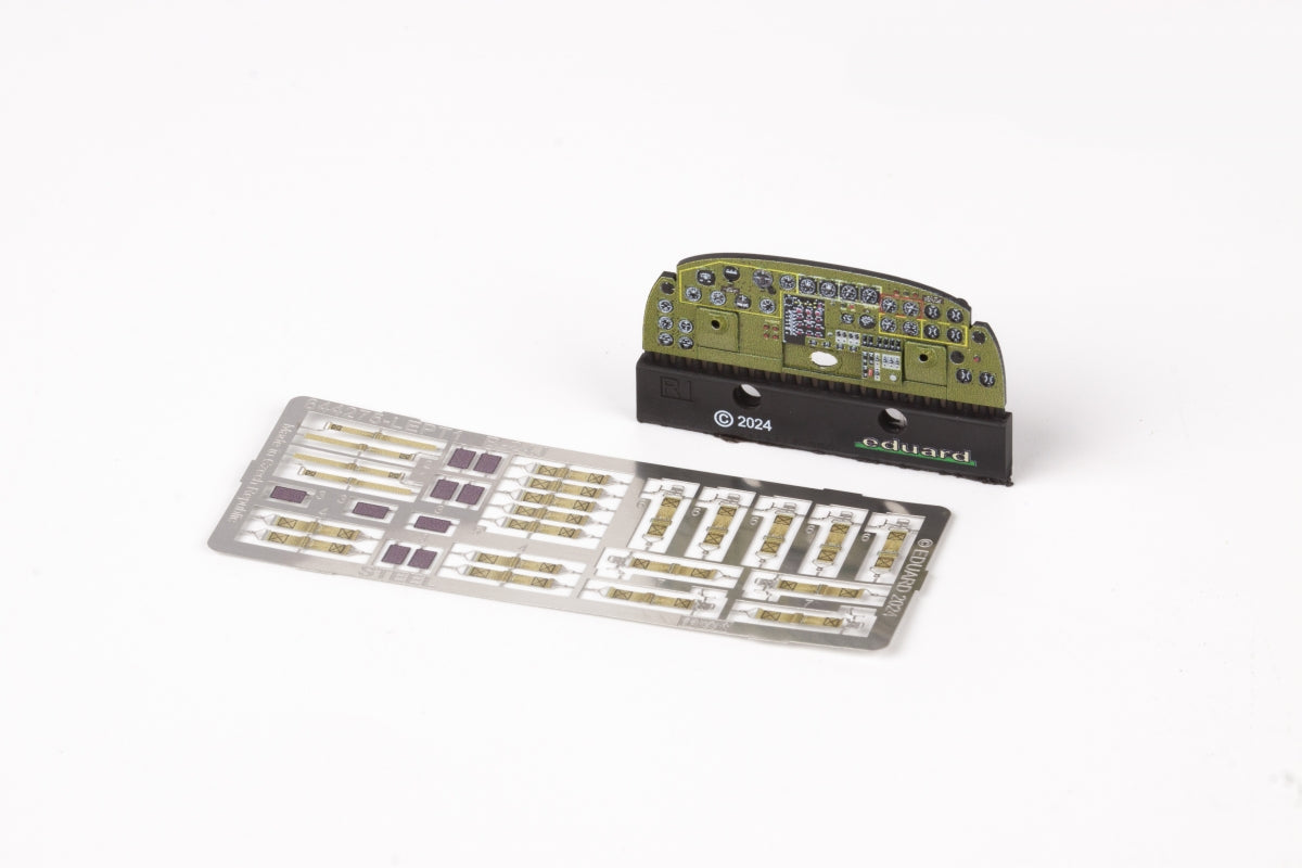 Eduard 644275 B-24J Look K HOBBY BOSS 1/48