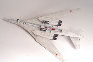 Zvezda 7002 Bombardier stratégique supersonique russe Tu-160 (1/144) – Bild 4