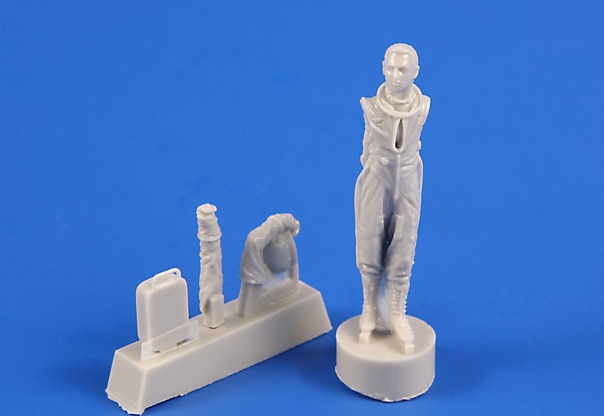 Figurine de pilote américain CMK F48363 avec combinaison pressurisée complète (pour SR-71, U-2 et autres avions) à l&amp;#39;échelle 1/48 – image 2