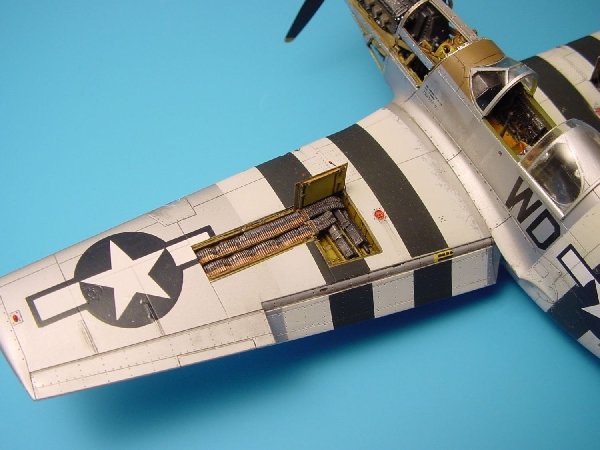Baie de mitrailleuse Aires 4243 P-51B/C Mustang 1/48 Tamiya