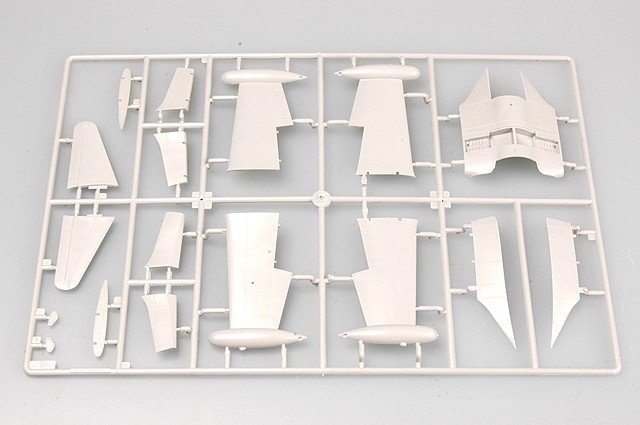 Trumpeter 02833 US.NAVY F9F-2P PANTHER 1/48 – image 4