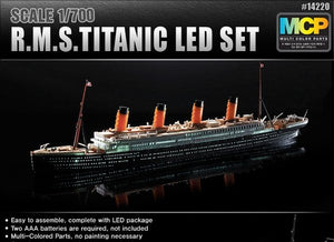 Maquette Academy 14220 RMS Titanic avec éclairage LED, échelle 1/700