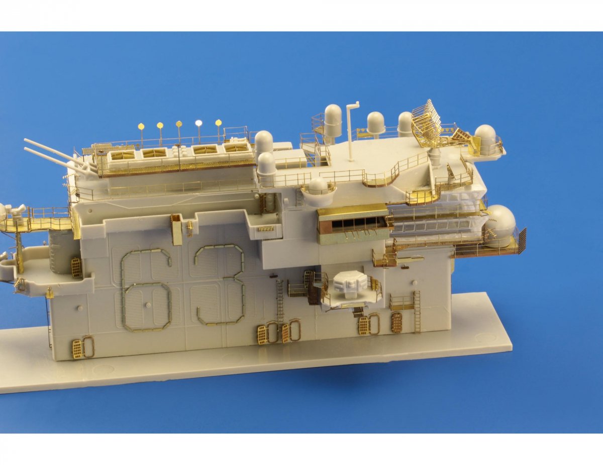 Eduard 53170 CV-63 Kitty Hawk pt.1 - île TRUMPETER 1/350 – image 6