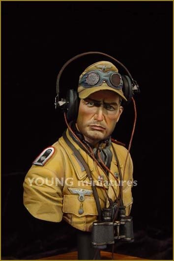 Young Miniatures YM1802 DAK Panzer Officer 1/10 – zdjęcie 2