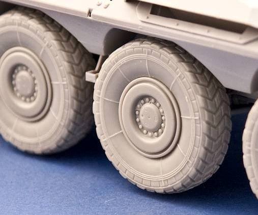 Roues de route Panzer Art RE35-156 pour véhicule blindé de transport de troupes italien « Centauro » au 1/35 – image 3