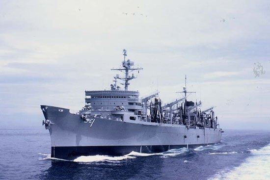 Trumpeter 05785 AOE Navire de soutien au combat rapide USS Sacramento (AOE-1) 1/700
