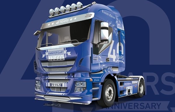 Italeri 3919 IVECO HI-WAY 40e ANNIVERSAIRE. Camionnettes d&amp;#39;exposition 1/24