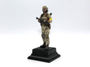 ICM 16104 Soldat des Forces armées ukrainiennes 1/16 – imagen 13