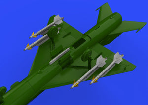 Missiles Eduard 672188 R-13M avec pylônes pour MiG-21 au 1/72