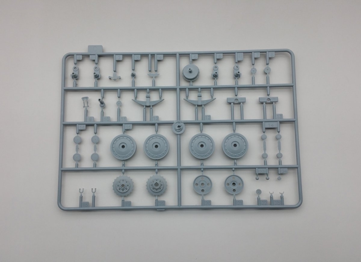 Amusing Hobby 35A021 Jagdpanzer 38(D) 1/35 – Bild 6