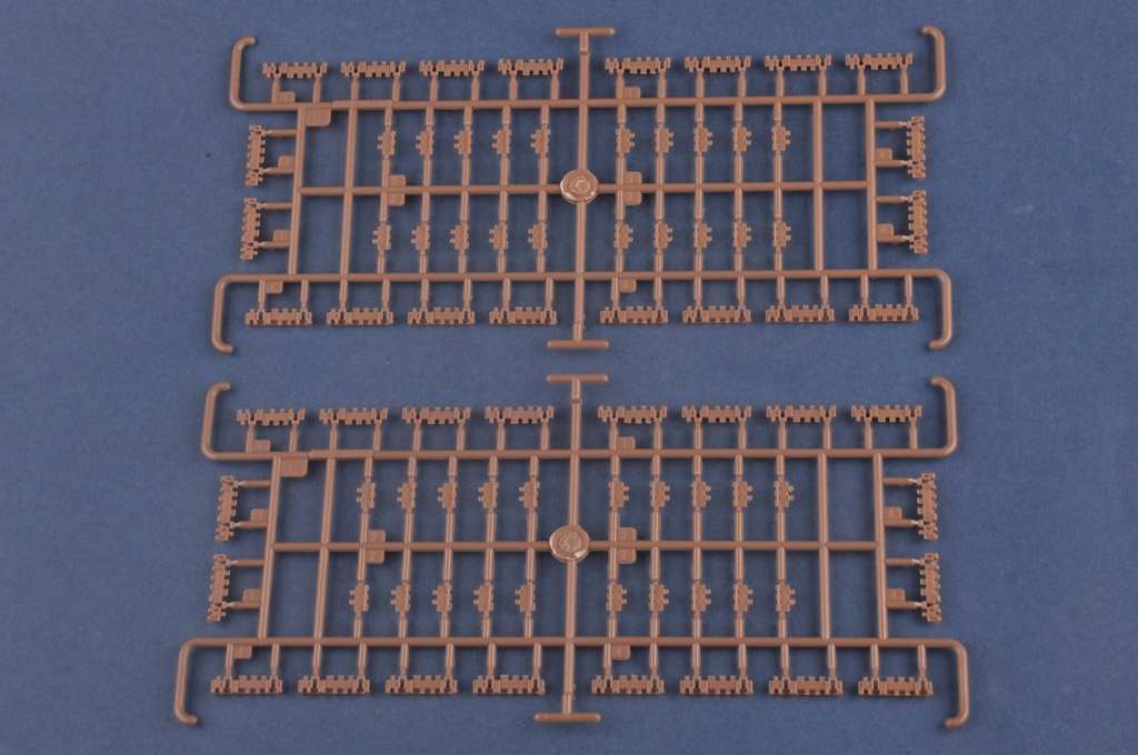 Hobby Boss 84533 Pz.Kpfw.VI Sd.Kfz.182 Tiger II (Production Henschel juillet 1945) (1/35) – imagen 11