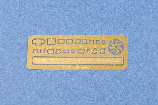 Hobby Boss 83525 Sous-marin d&amp;#39;attaque SSN de classe Akula de la marine russe (1/350) – image 6