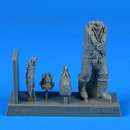 Aerobonus 320163 Pilote de bombardier de la RAF de la Seconde Guerre mondiale avec sac 1/32